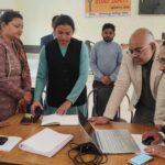 कल्याणपुर ब्लॉक में डीएम औचक निरीक्षण, एनआरएलएम कार्यों में लापरवाही पर डीसी एनआरएलएम व डीएमएम को नोटिस