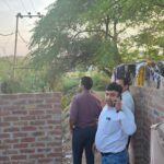 चारागाह की जमीन से कब्जा हटाया, अवैध रूप से निर्मित मौरंग-गिट्टी की दुकान ध्वस्त