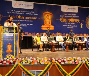 addressing Swami Devendra brahmchariji