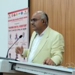 मोबाइल की लत युवाओं के लिए खतरा, अब काबिलियत का पैमाना बनेगा डीक्यू : डीएम