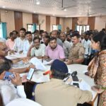 संपूर्ण समाधान दिवस में मौके पर मिली राहत, डीएम की मौजूदगी में 20 मामलों का निस्तारण, अवैध कब्जे हटे, पैमाइश हुई, वरासत दर्ज हुई, शिकायतकर्ताओं को मिला समाधान
