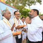गांधी जयंती एवं पूर्व प्रधानमंत्री लाल बहादुर शास्त्री की जयंती पर जिलाधिकारी ने किया माल्यार्पण एवं स्वतंत्रता संग्राम सेनानी परिवारों का सम्मान