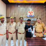 थाना रूरा पुलिस टीम द्वारा कार्यवाही करते हुए अवैध मादक पदार्थ की तस्करी करने वाले 01 अभियुक्त को 700 ग्राम अवैध चरस (कीमत करीब 1.40 लाख रुपये) के साथ किया गया गिरफ्तार